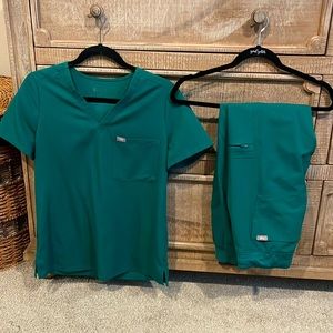 FIGS in hunter green